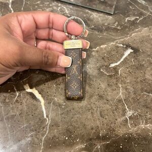 🔥Authentic Louis Vuitton Dragonne Key Holder🔥